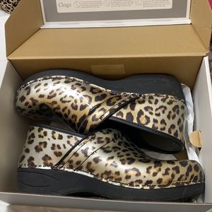 SOLD-Dansko nursing clogs